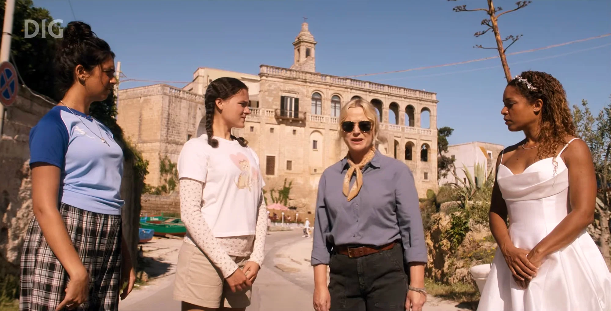 Amy Poehler & Hugh Laurie in Archaeologists Series ‘Dig’ Main Trailer